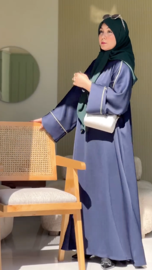 Soft Zoom Piping Abaya