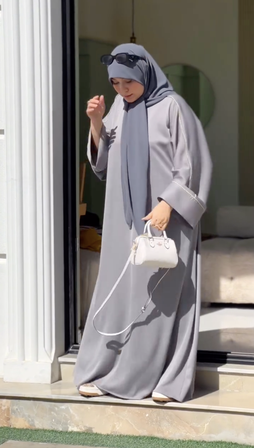 Soft Zoom Piping Abaya